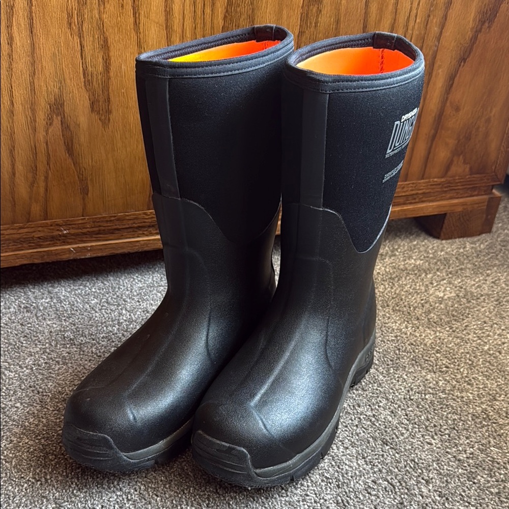 Black Insulated Boots